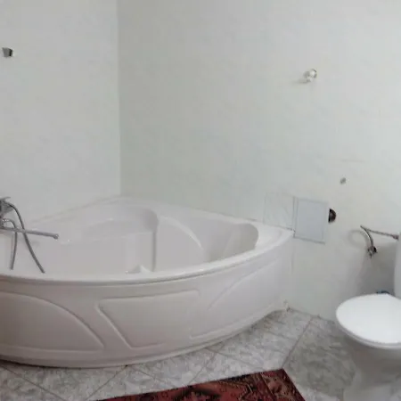 Sadiba U Erika Vandrarhem Rachiv